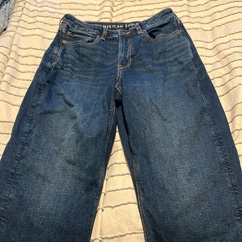 size 6 dark wash women’s american eagle mom jeans selling for $12! - Picture 3 of 3